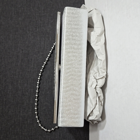 Tricia Evening/Cocktail Clutch or Shoulder Purse w/ Two Different Chains - Picture 5 of 6